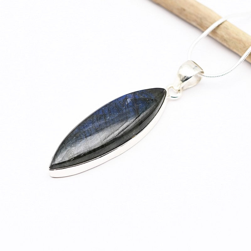 Pendentif "Protection" en Labradorite Ref : Lab3