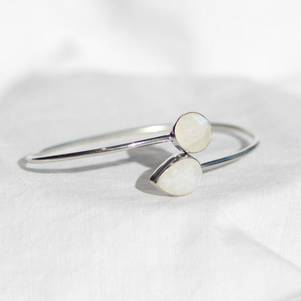 Bracelet "Féminité" en Pierre de Lune & Argent 925 Jonc - Pièce Bijouterie - lespierresdubienetre